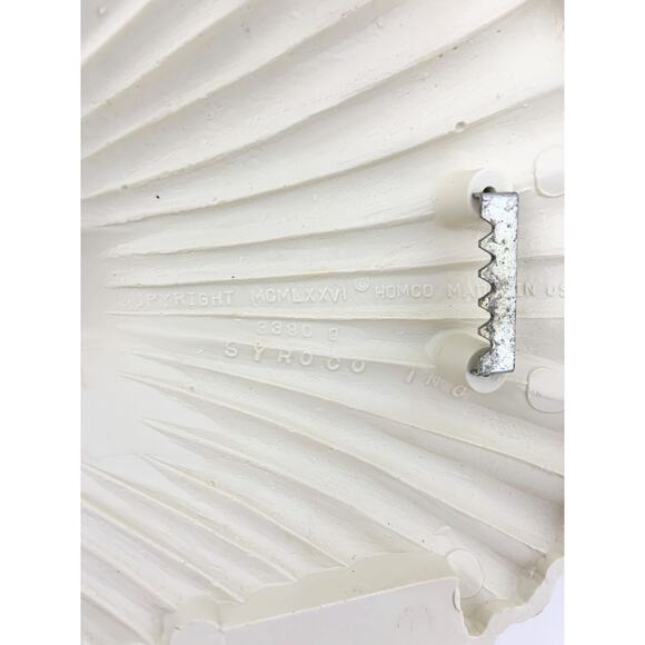 Vintage Pair of HOMCO 70's Ivory Seashell Towel Ring Holders - Picture 4 of 7